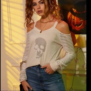 🛍Bedazzled Skull pullover